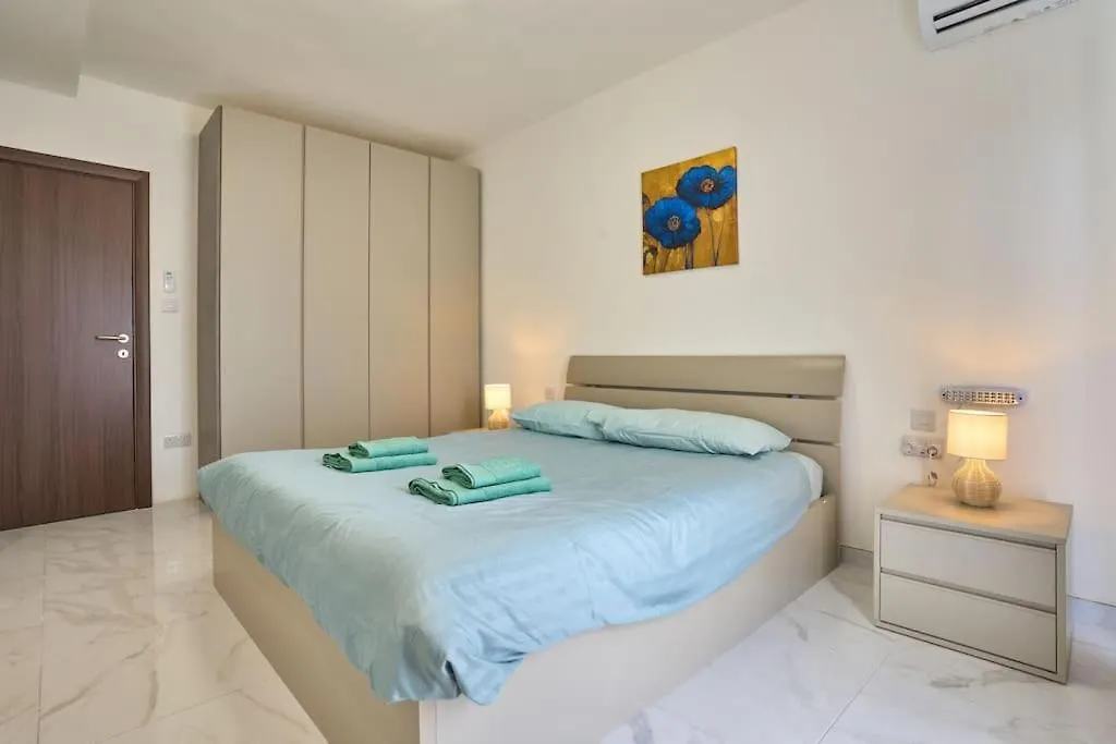 Apartment The Hill 245 Modern Apt: 10 Minutes From The Beach Ta' Cikkun