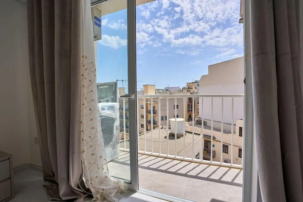 The Hill 245 Modern Apt: 10 Minutes From The Beach Ta' Cikkun Apartment