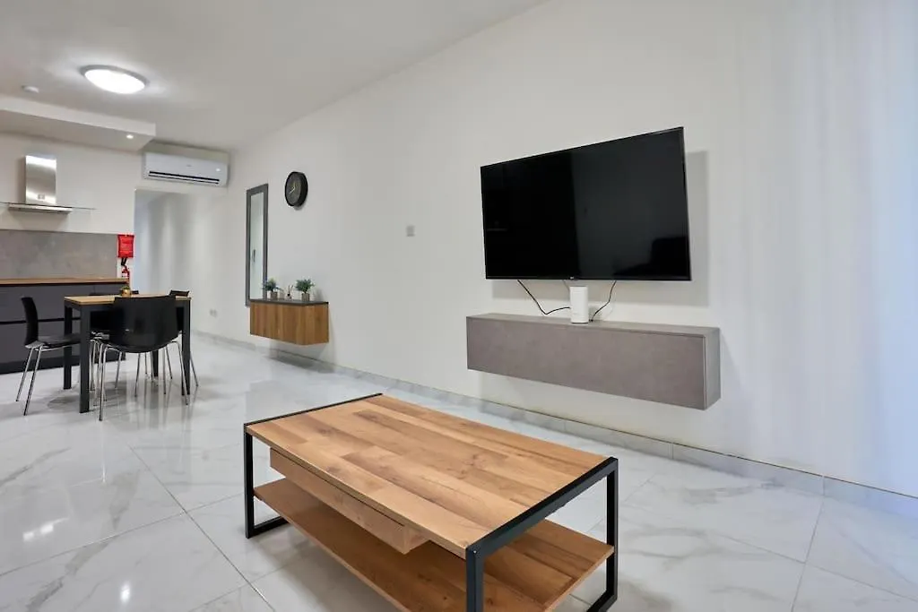 Apartment The Hill 245 Modern Apt: 10 Minutes From The Beach Ta' Cikkun